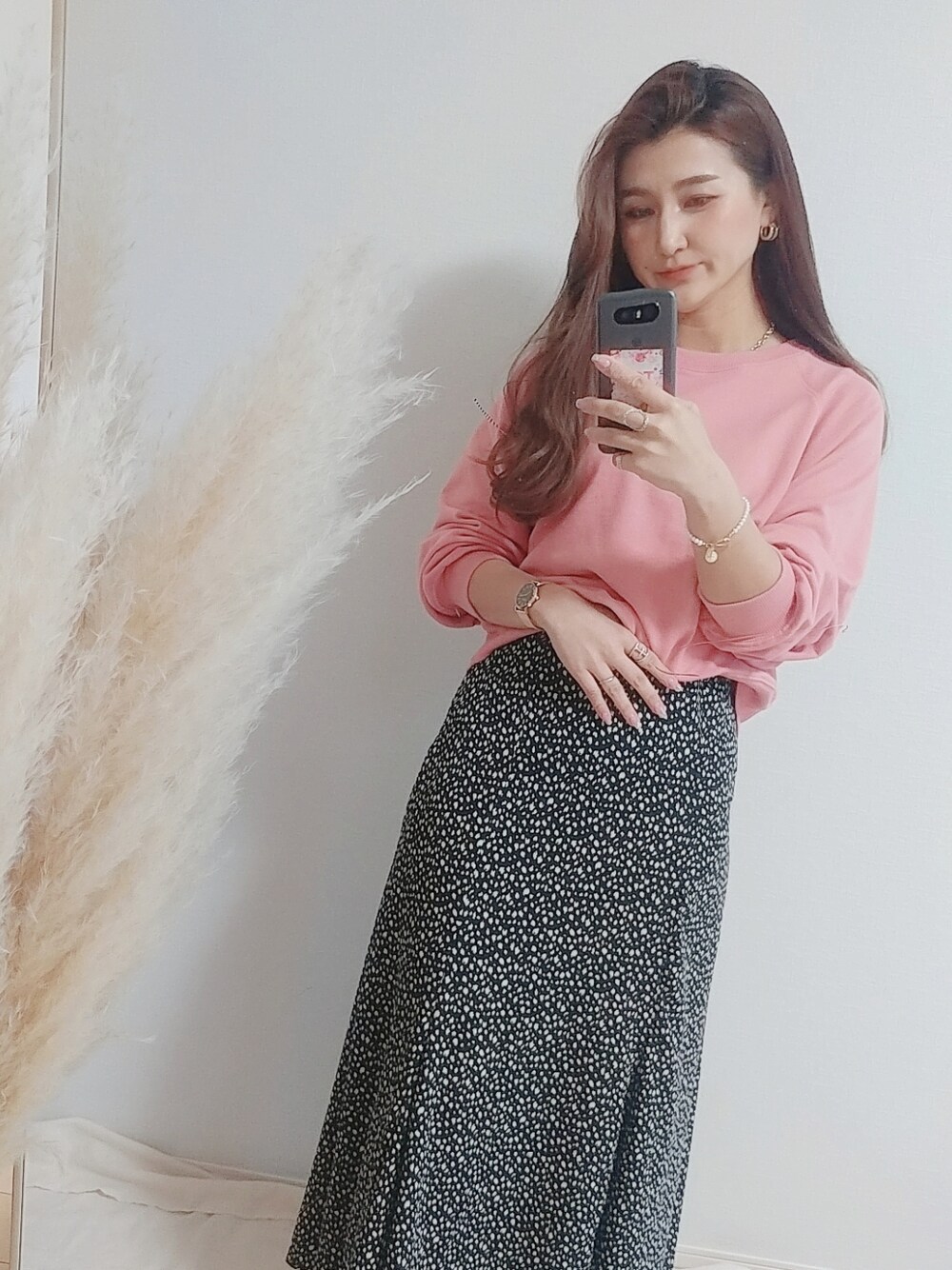 「ピンクコーデ、春服、春カラー、ピンク、マーメイドスカート、キレイめ、パステル映える春、きれいめカジュアル、いいね、save、フォローお願いします🤑、韓国ファッション、低身長コーデ、ママコーデ、ママファッション、インスタフォローしてね！、ootd」｜「GUのアイテム（ニット/セーター、ピンク系）」を使った、MANAMI☪さん（レディース・157cm）の春コーディネートの1枚目の写真