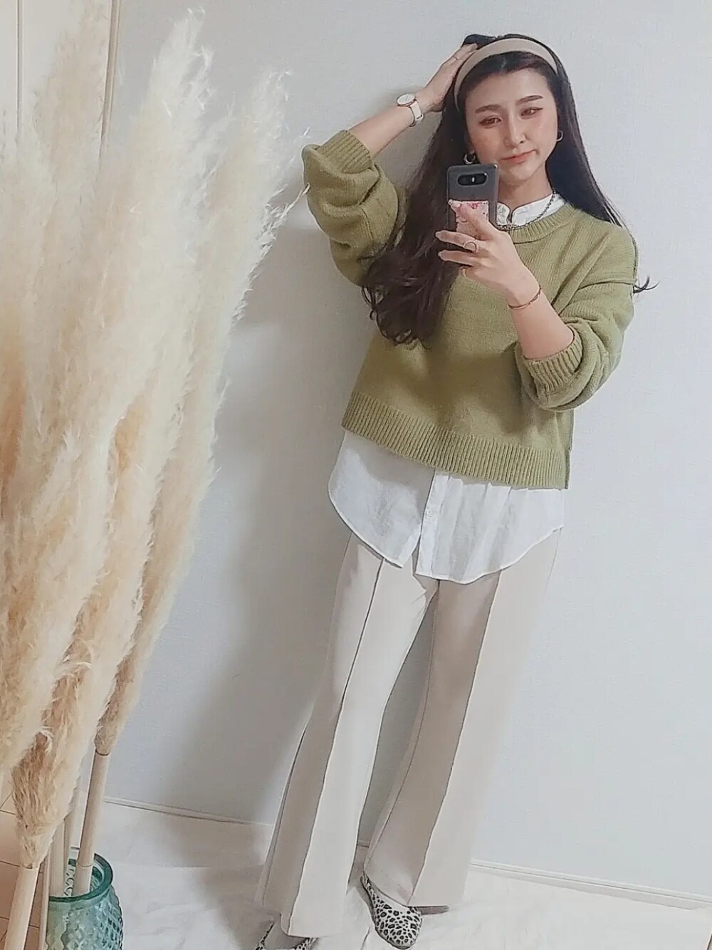 「ミントグリーン、レイヤードスタイル、ootd、お出かけコーデ、大人かわいい、オトナ女子、いいね、save、フォローお願いします🤑、カチューシャ、差し色、フォローミー、淡色コーデ」｜「Honeysのアウトシームトップス（ニット/セーター、グリーン系）」を使った、MANAMI☪さん（レディース・157cm）の冬コーディネートの1枚目の写真