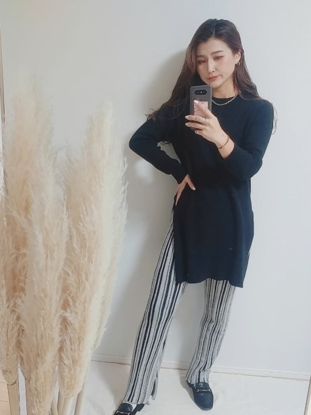 「大人カジュアル、休日スタイル、ゆるコーデ、ラフ、きれいめカジュアル、おしゃれさんと繋がりたい、いいね、save、フォローお願いします🤑」｜「Instagram🌴のアイテム（メイクアップ、その他）」を使った、MANAMI☪さん（レディース・156cm）の冬コーディネートの1枚目の写真