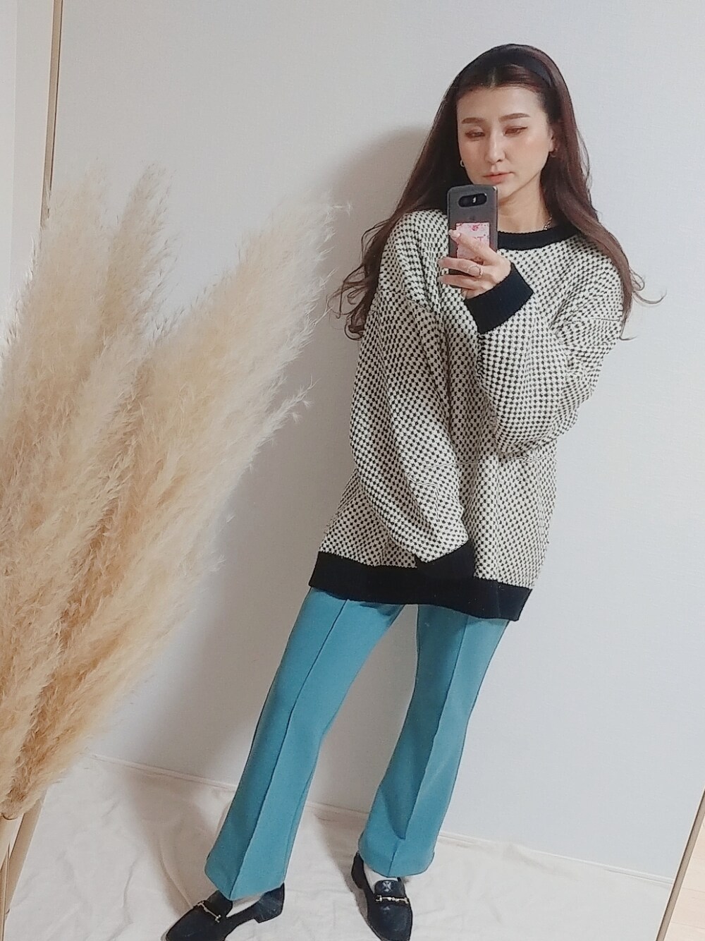 「ootd、カラーパンツ、オトナ女子、大人かわいい、いいね、save、フォローお願いします🤑、ニット、カラーコーデ、差し色、フォローミー、outfit、今日のコーデ」｜「RETRO GIRLの柄アソートニット（ニット/セーター、ホワイト系）」を使った、MANAMI☪さん（レディース・157cm）の冬コーディネートの1枚目の写真