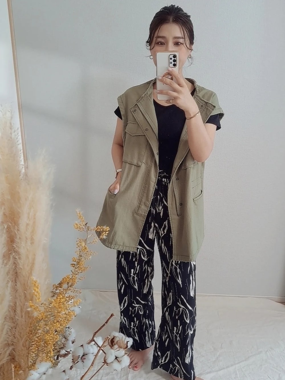 「ootd、パンツスタイル、低身長女子、大人カジュアル、ミリタリー、ベストコーデ、秋服準備はじめました、秋のコーデ、ママコーデ、オトナ女子、いいね、save、フォローお願いします🤑、インスタフォローしてね！、柄パンツ、インスタもフォローお願いします」｜「cepoのＭ６５アーミーベスト（ベスト、グリーン系）」を使った、MANAMI☪さん（レディース・157cm）の夏コーディネートの1枚目の写真