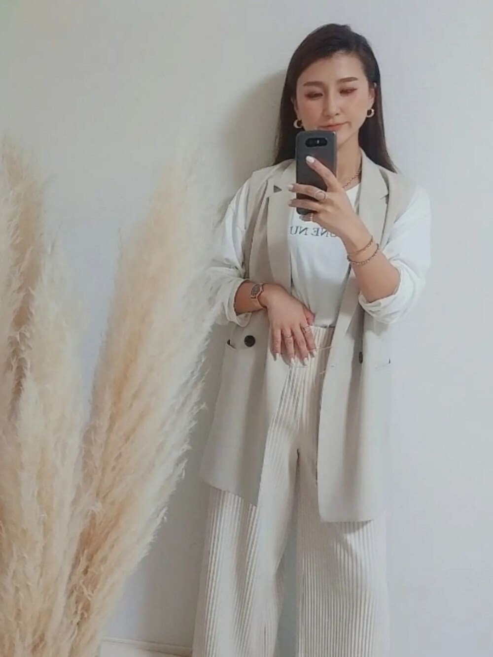 「秋コーデ、大人女子、オトナカジュアル、低身長、ワントーンコーデ、ワントーン、ママコーデ、ママファッション、instagram、大人コーデ、ベスト」｜「GUのアイテム（ベスト、ベージュ系）」を使った、MANAMI☪さん（レディース・156cm）の秋コーディネートの1枚目の写真