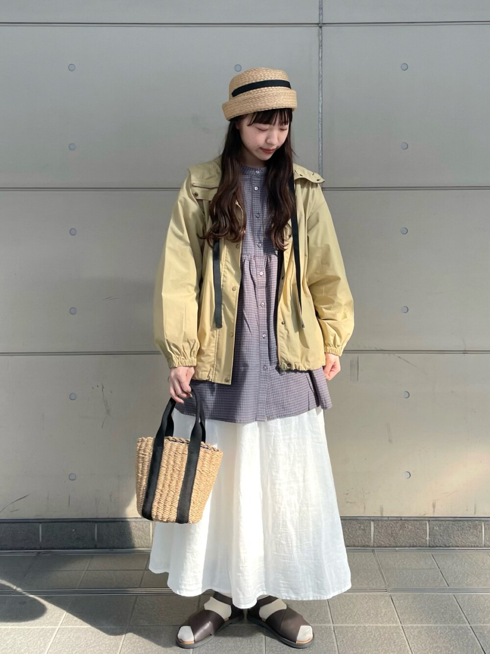 「Samansa Mos2、春服デビュー宣言、春服みてみて、ミニバッグ、春アウター、マウンテンパーカー、レイヤードスタイル、休日スタイル、プチプラ、春コーデ、パステル映える春、ビッグシルエット、シャツスタイル、ベージュ、サンダル」｜「Samansa Mos2のアイテム（帽子、ブラック系）」を使った、kanaさん（レディース・163cm）の春コーディネートの1枚目の写真