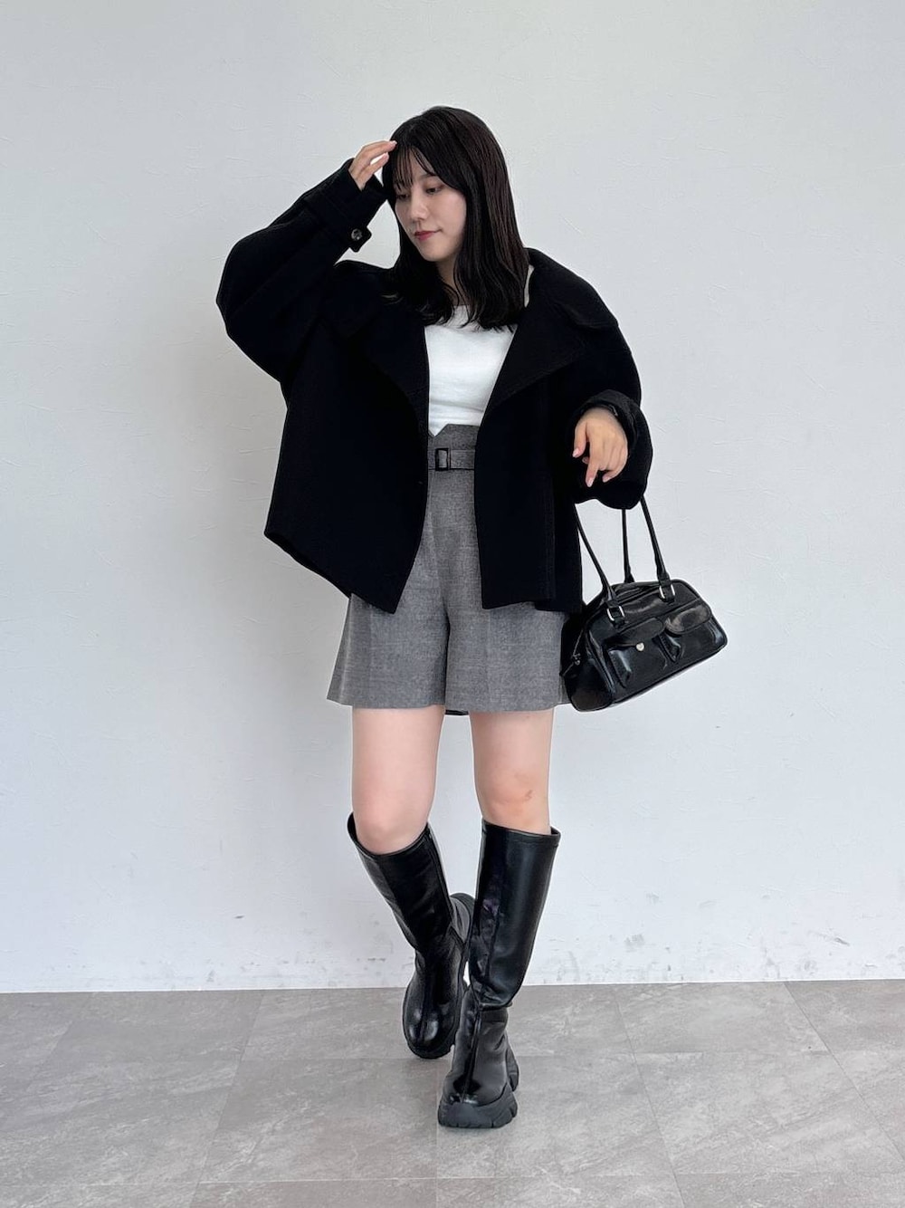 「きれいめ、ベーシック/シンプル、カジュアル」｜「mysty womanのスタンドカラーショートコート 126025（ピーコート、ブラック系）」を使った、Renaさん（レディース・155cm）の秋コーディネートの1枚目の写真