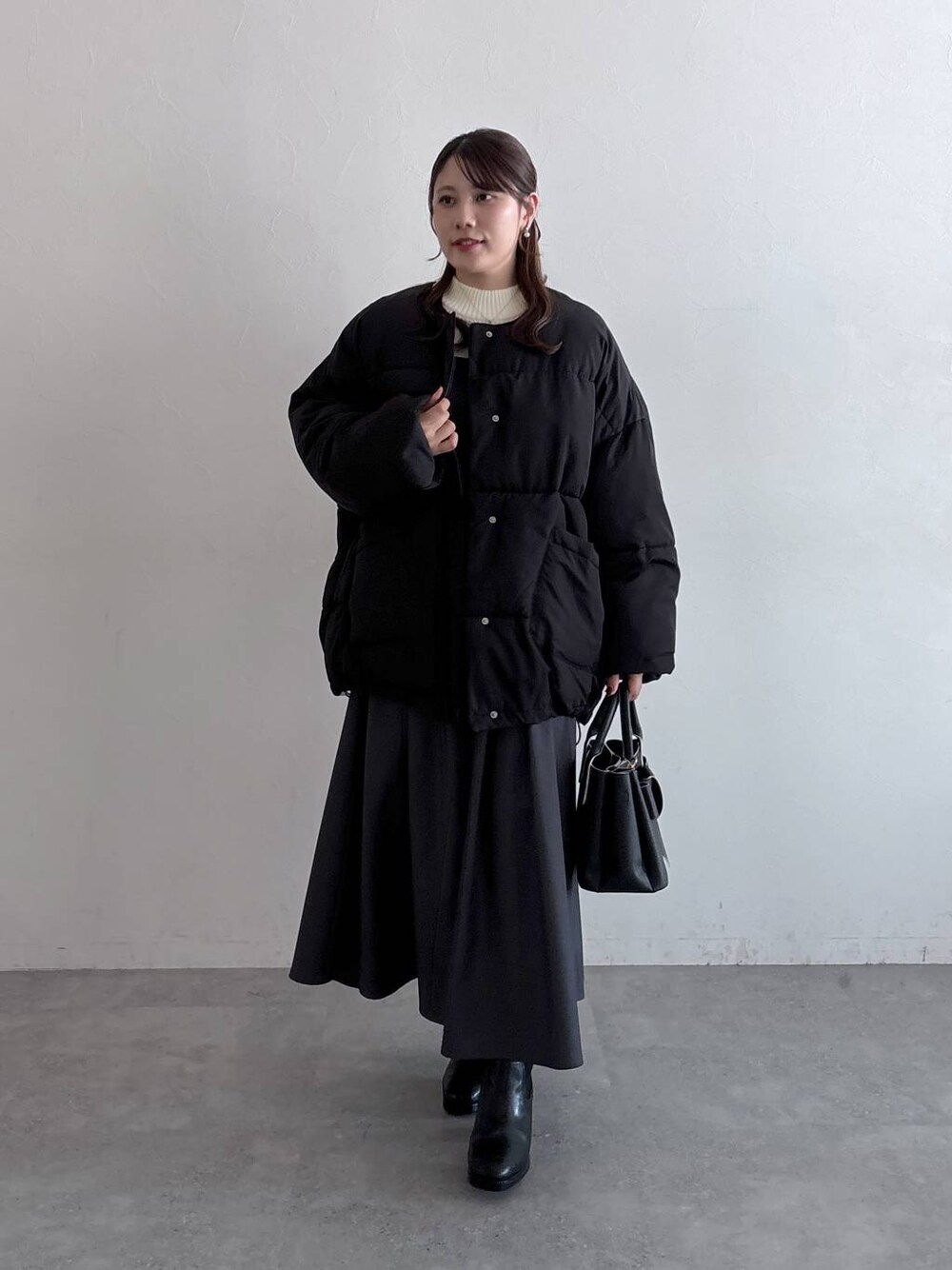 「きれいめ、ベーシック/シンプル、カジュアル」｜「mysty womanのニットストームショートブーツ　143358（ブーツ、ブラック系）」を使った、Renaさん（レディース・155cm）の冬コーディネートの1枚目の写真