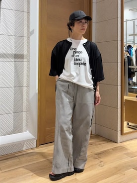 「SHIPS（シップス）の〈手洗い可能〉ストライプ ウエスト ギャザー パンツ（その他パンツ、ブラック系）」を使った、隈元さん（レディース・158cm）の夏コーディネート