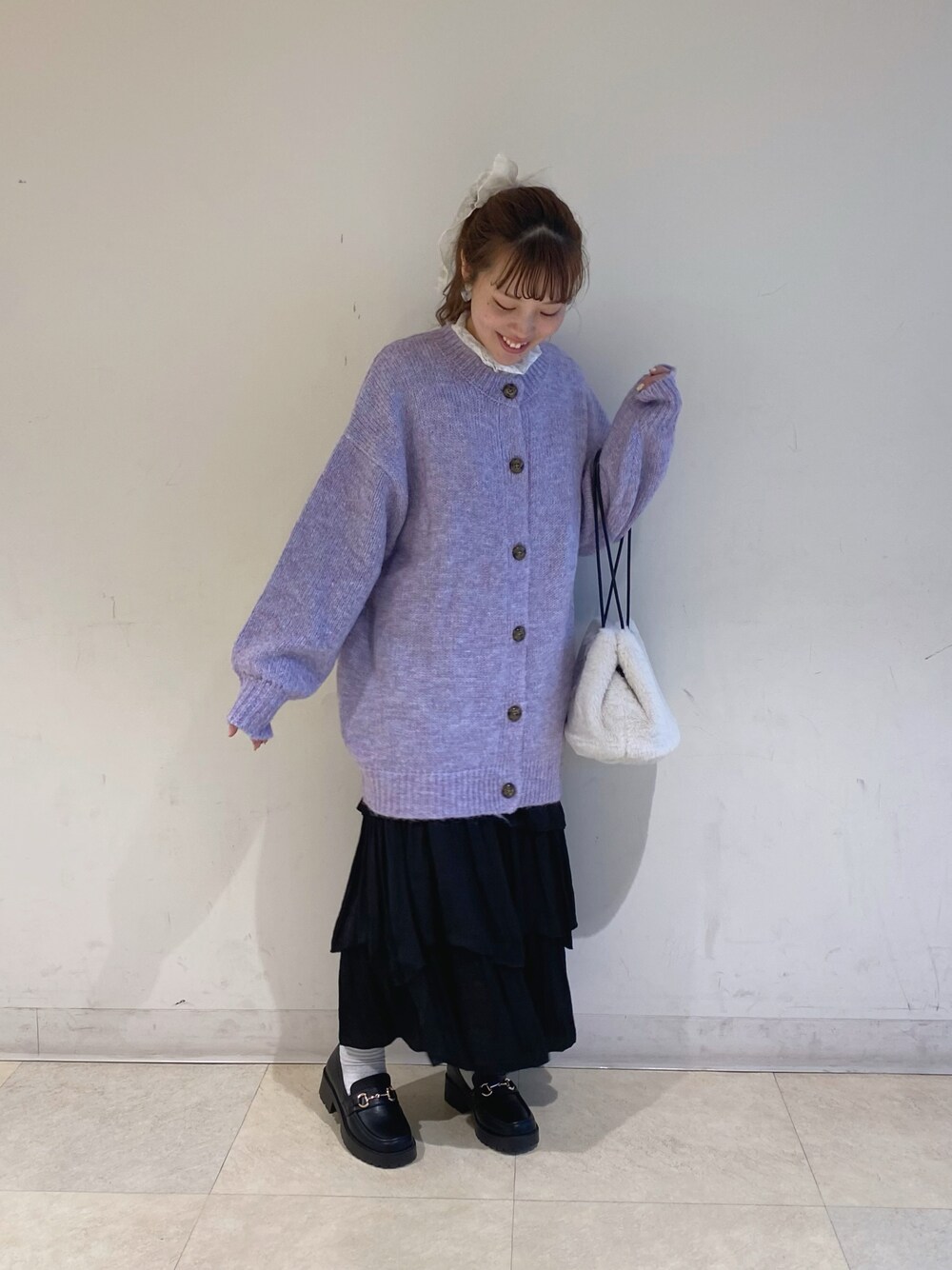「大人可愛い、カーディガン、ニットカーディガン、冬コーデ、earth music&ecology、earthstaff、アースミュージック＆エコロジー、150cmコーデ、低身長、低身長コーデ」｜「earth music&ecologyのファンシーヤーンメランジカーディガン（カーディガン/ボレロ、パープル系）」を使った、なぽんさん（レディース・150cm）の冬コーディネートの1枚目の写真