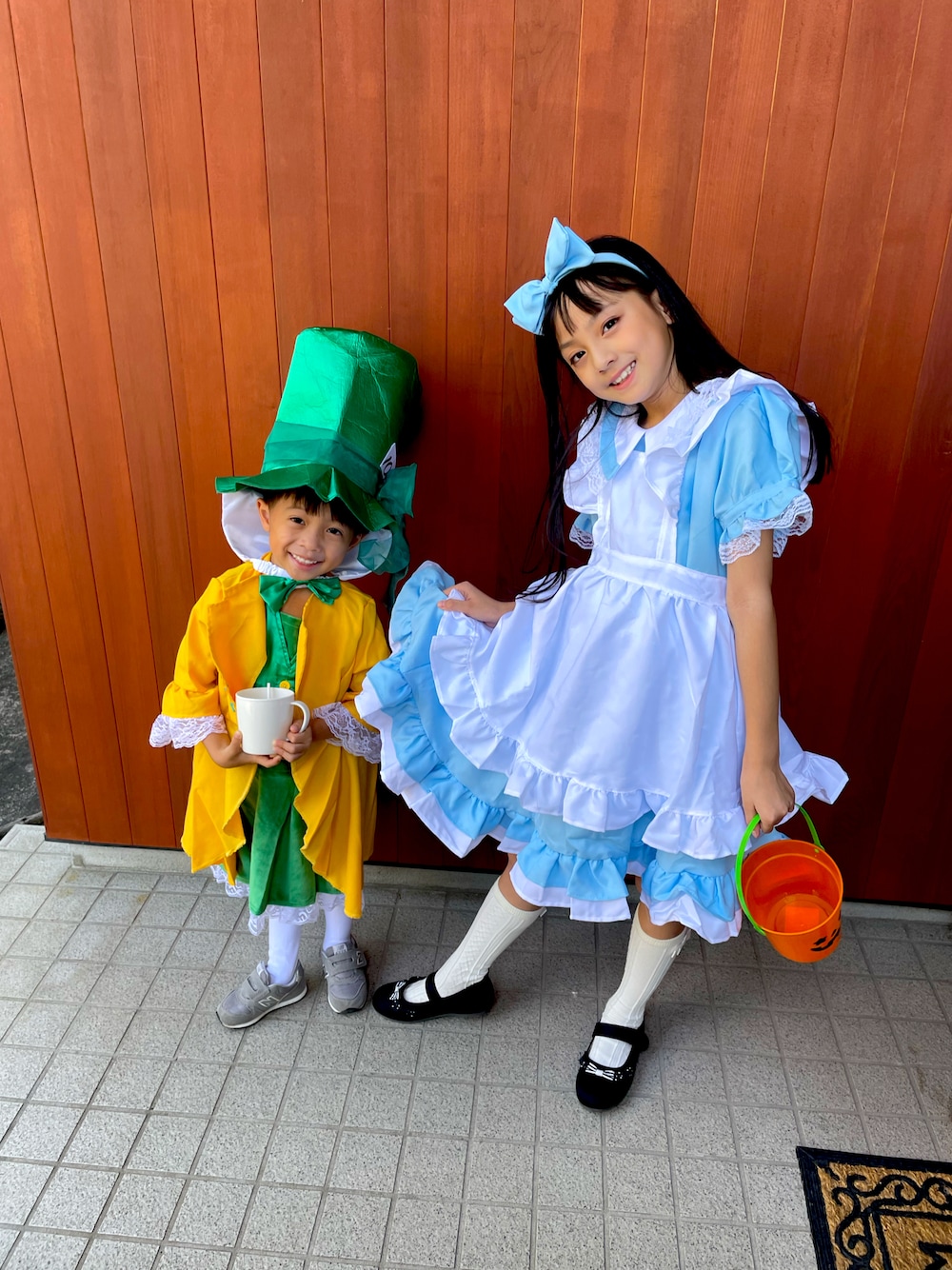 「WEARハロウィン2022、ハロウィン、秋コーデ、おしゃれさんと繋がりたい、ふしぎの国のアリス、マッドハッター、ハロウィンコーデ、ディズニー、リンクコーデ、おそろいコーデ」｜「楽天のアイテム（ワンピース/ドレス、ブルー系）」を使った、seriさん（キッズ・130cm）の秋コーディネートの1枚目の写真