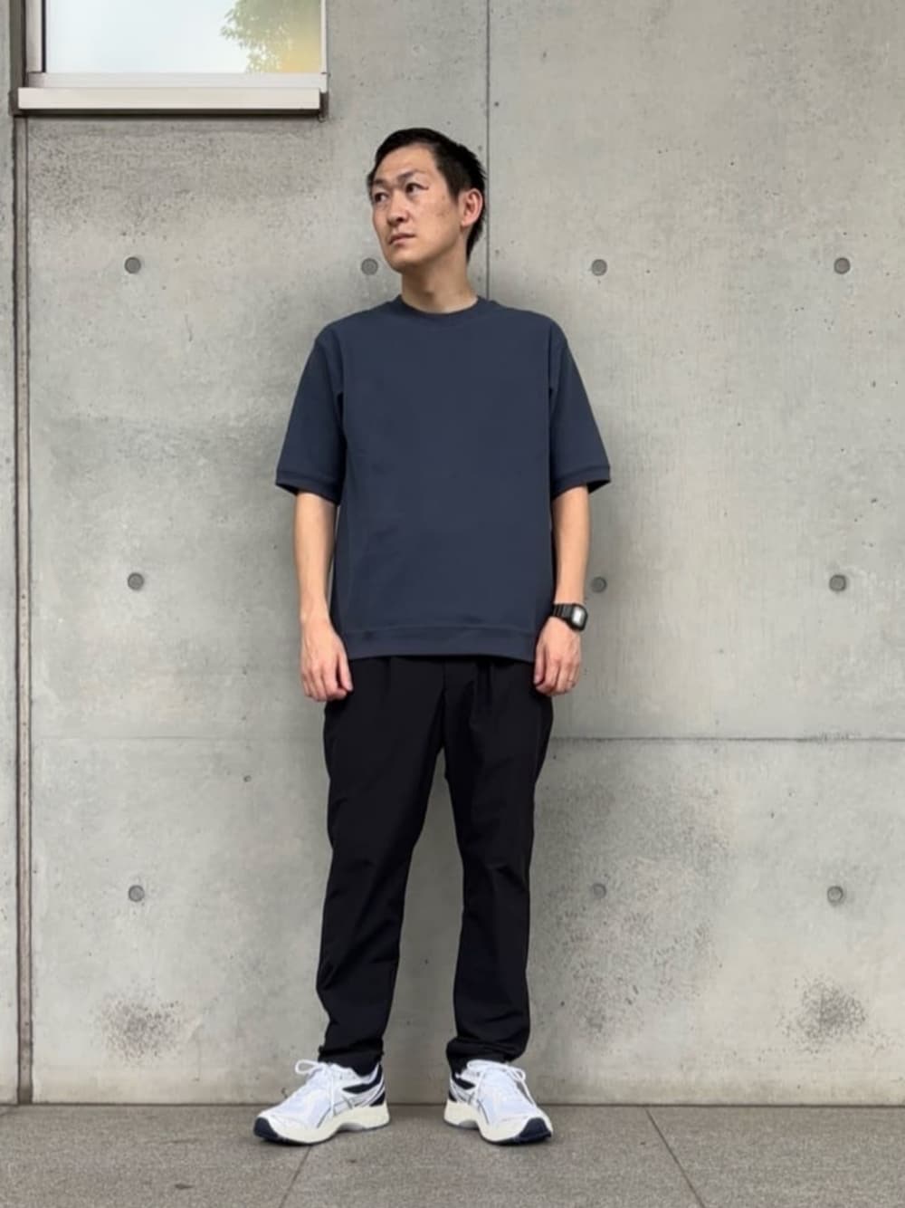 「ベーシック/トラッド、モード、ストリート、トレンド、リラックス、スニーカー、スポーツミックス、スタイリッシュ、夏服、夏コーデ、シンプル、BEAUTY&YOUTH」｜「BEAUTY&YOUTH UNITED ARROWSのライト ダブルフェイス ジオメ クルーネック Tシャツ（Tシャツ/カットソー、ブルー系）」を使った、慈道 一磨さん（メンズ・170cm）の夏コーディネートの1枚目の写真