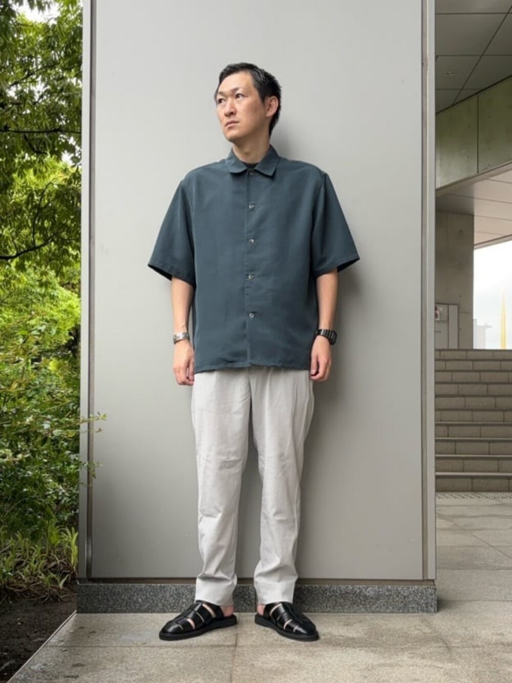 シルキータッチ キャンプカラー フォルム シャツを使ったメンズ人気
