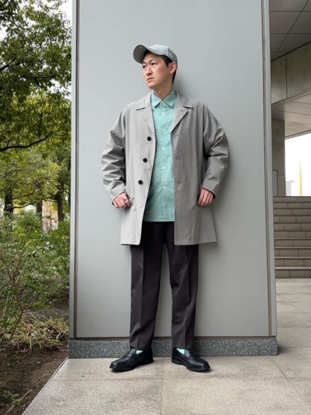 「ベーシック/トラッド、モード、ストリート、トレンド、リラックススタイル」｜「NEW ERAの【別注】 ＜NEW ERA＞ 9TWENTY タイプライター キャップ（キャップ、グレー系）」を使った、慈道 一磨さん（メンズ・173cm）の春コーディネートの1枚目の写真