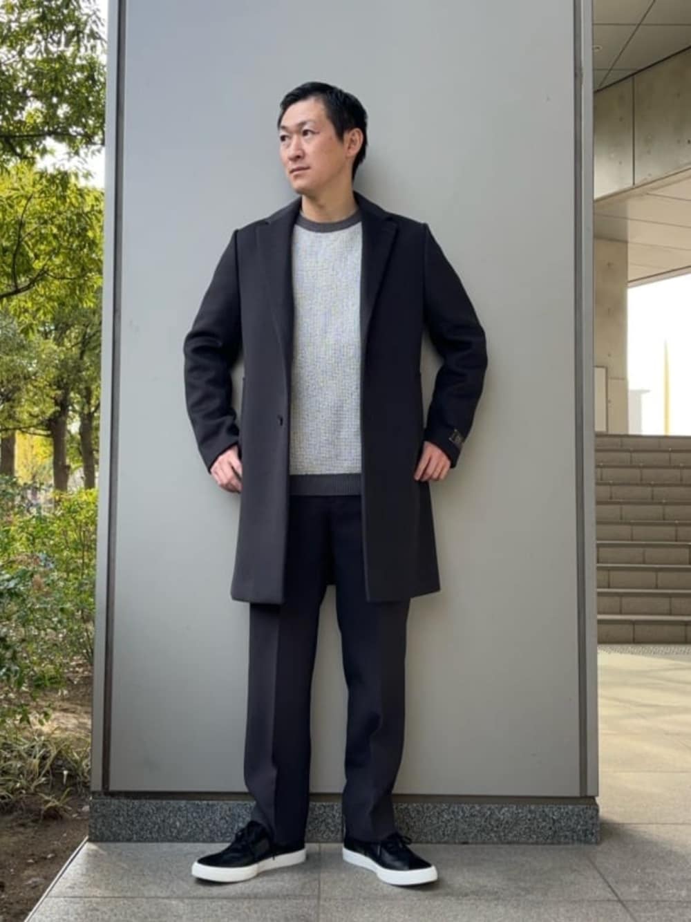「ベーシック/トラッド、モード、トレンド、リラックススタイル、ビジネススタイル」｜「BEAUTY&YOUTH UNITED ARROWSのコンビ スニーカー（スニーカー、ブラック系）」を使った、慈道 一磨さん（メンズ・173cm）の冬コーディネートの1枚目の写真