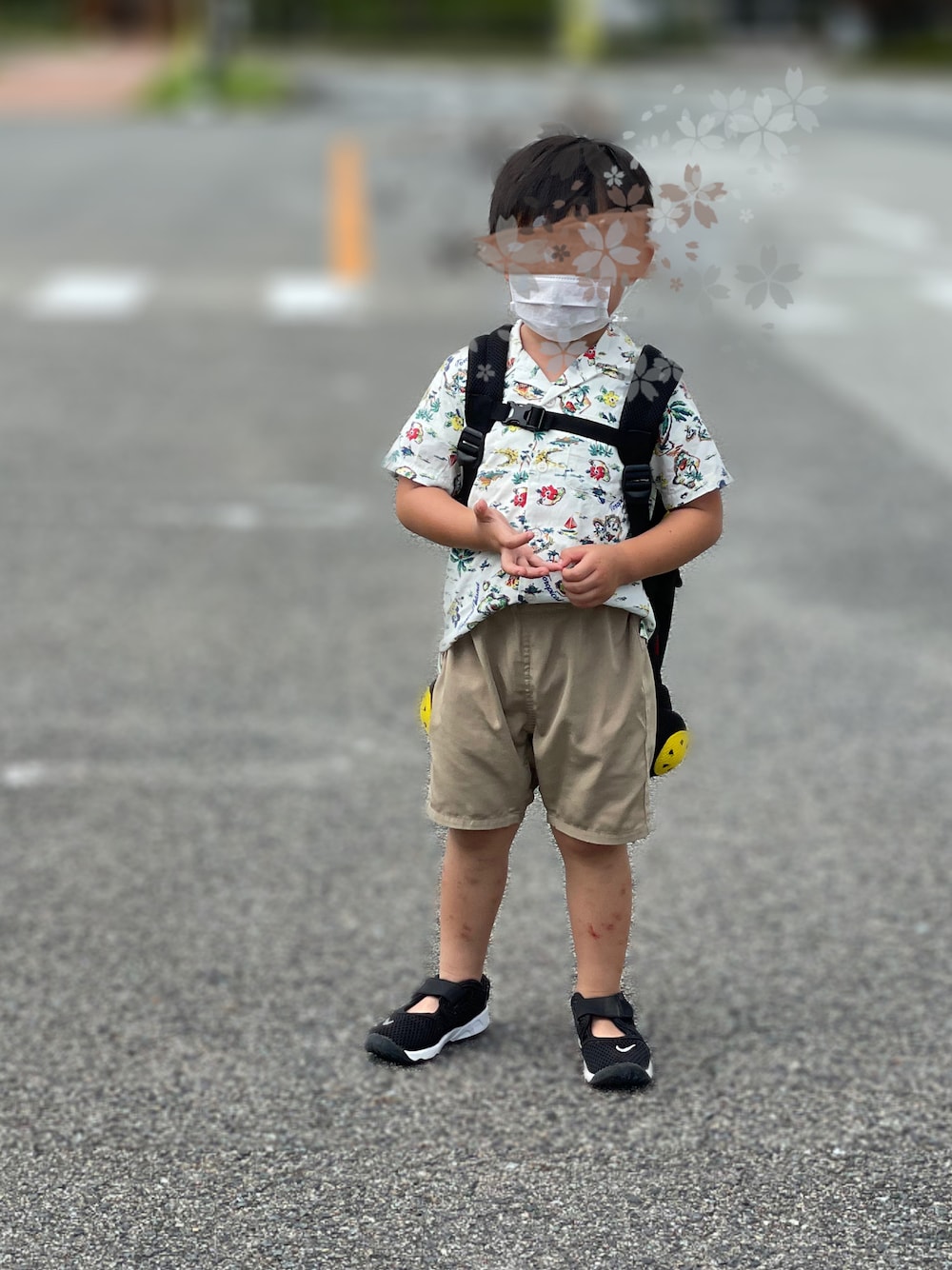 「夏コーデ、エアリフト、男の子、キッズコーデ、3歳、アロハシャツ、カジュアルコーデ」｜「GLOBAL WORKの【キッズ】アロハカイキンシャツ半袖/827296（シャツ/ブラウス、ホワイト系）」を使った、mi＊さん（キッズ・90cm）の夏コーディネートの1枚目の写真