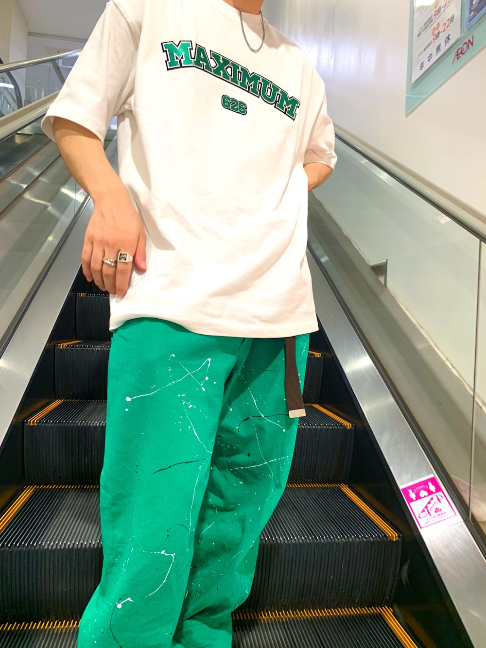 「緑コーデ、ストリート、ペインターパンツ」｜「9090のアイテム（スラックス、グリーン系）」を使った、jさん（メンズ・170cm）の秋コーディネートの1枚目の写真