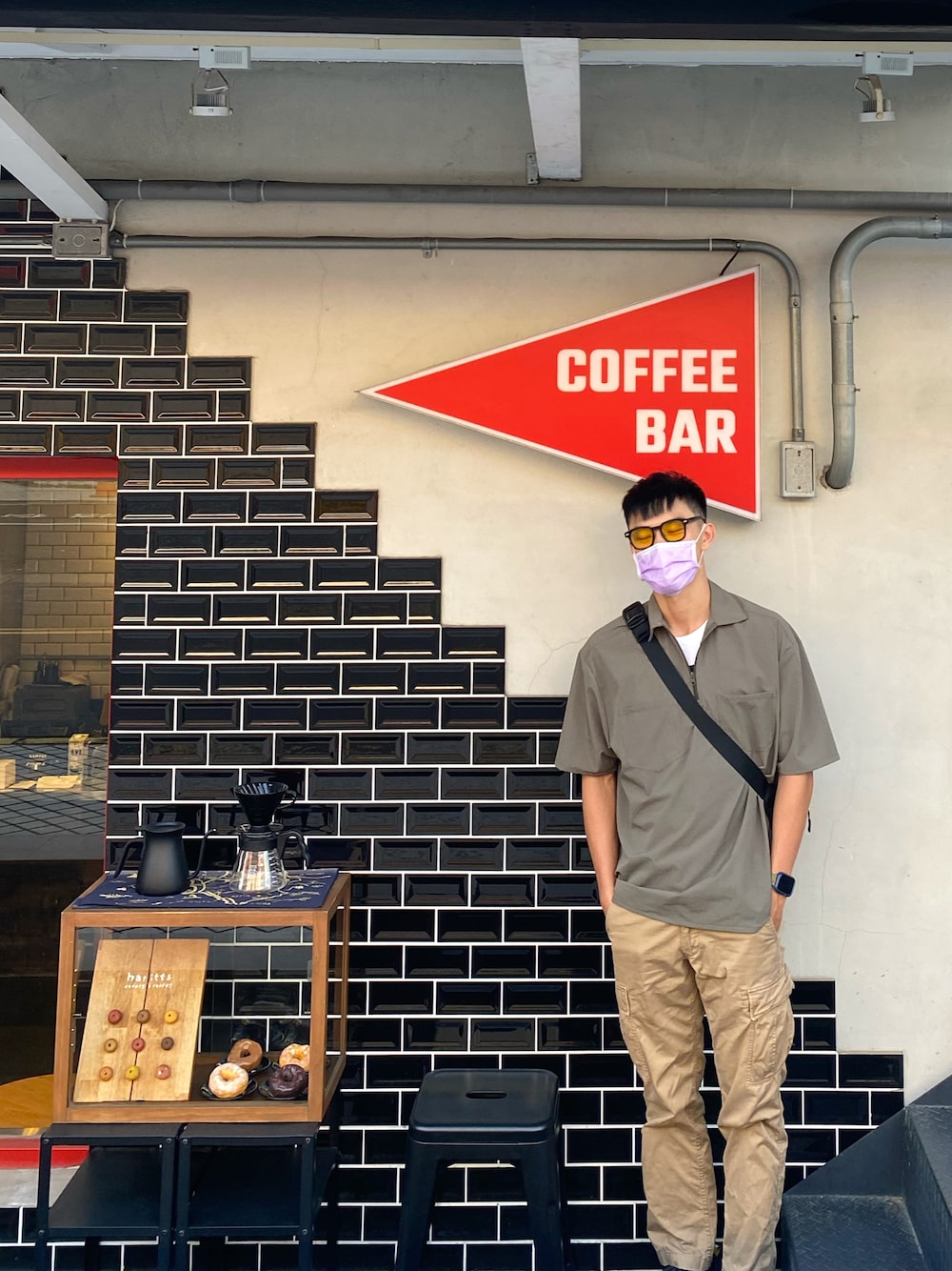 「日系極簡」｜「UNIQLOのアイテム（チノパンツ、ゴールド系）」を使った、Ray  さん（メンズ・178cm）の秋コーディネートの1枚目の写真