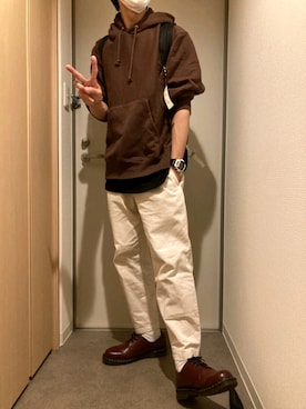 「アイテム（パーカー、ブラウン系）」を使った、ryotaさん（メンズ・177cm）の秋コーディネート