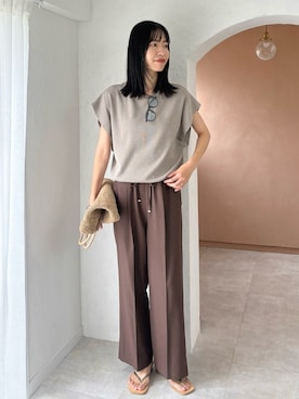 「Doux archives（ドゥアルシーヴ）の【名品】【新色追加】フレンチスリーブニット（ニット/セーター、グレー系）」を使った、るこ。さん（レディース・173cm）の夏コーディネート