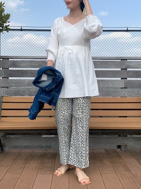 「花柄パンツ」｜「アイテム（デニムジャケット）」を使った、るこ。さん（レディース・170cm）の春コーディネート