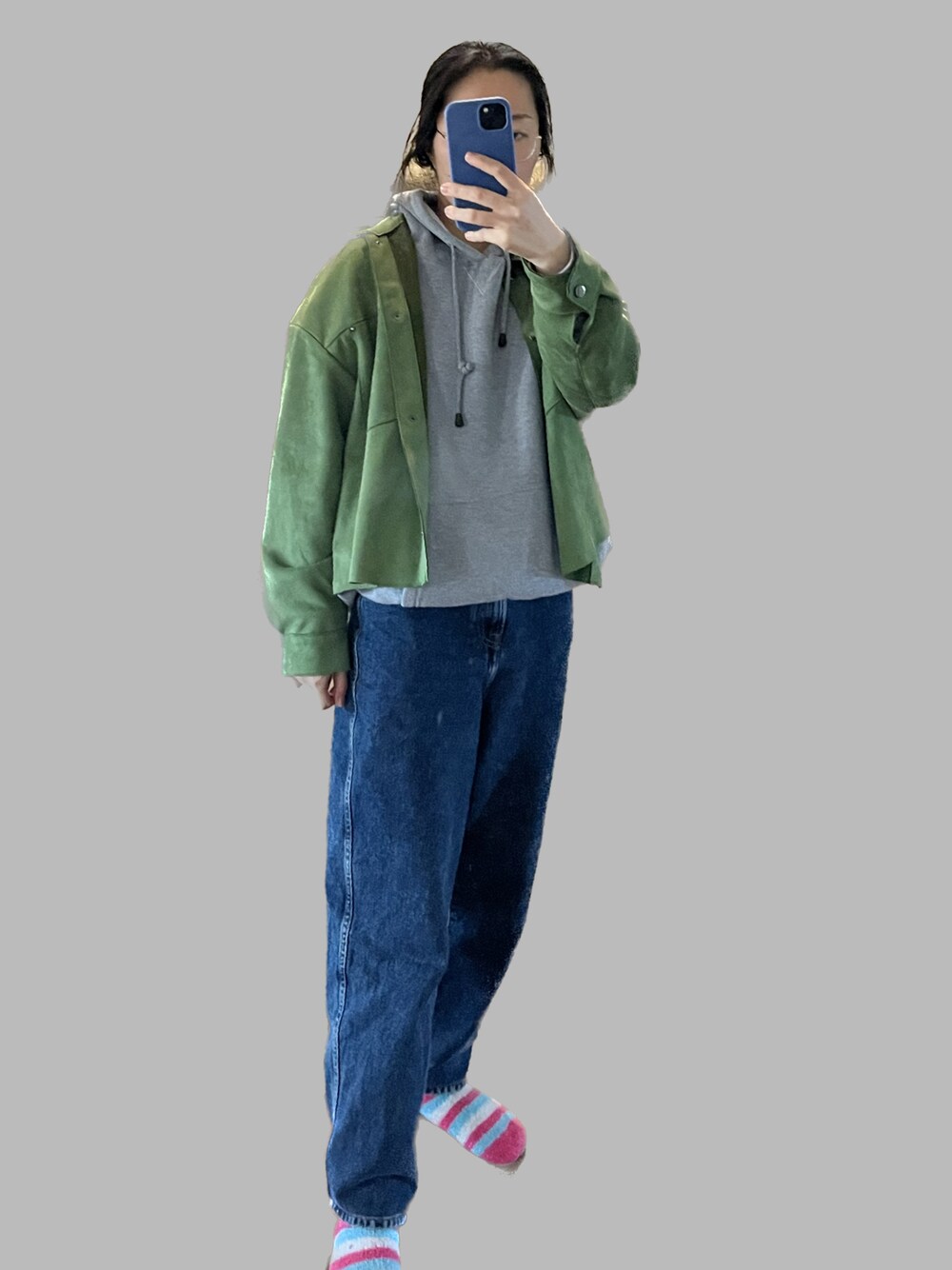 「WINTER STYLE、oversize」｜「ZARAのアイテム（その他アウター、グリーン系）」を使った、Amelia .Cさん（レディース・160cm）の夏コーディネートの1枚目の写真