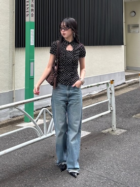 「WHO'S WHO gallery（フーズフーギャラリー）のWボタンギャザーブラウス(ドット柄・無地)（シャツ/ブラウス、ブラック系）」を使った、モエさん（レディース・167cm）の春コーディネート