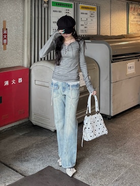 「WHO'S WHO gallery（フーズフーギャラリー）のプロセストレースアップトップス（Tシャツ/カットソー、グレー系）」を使った、モエさん（レディース・167cm）の春コーディネート