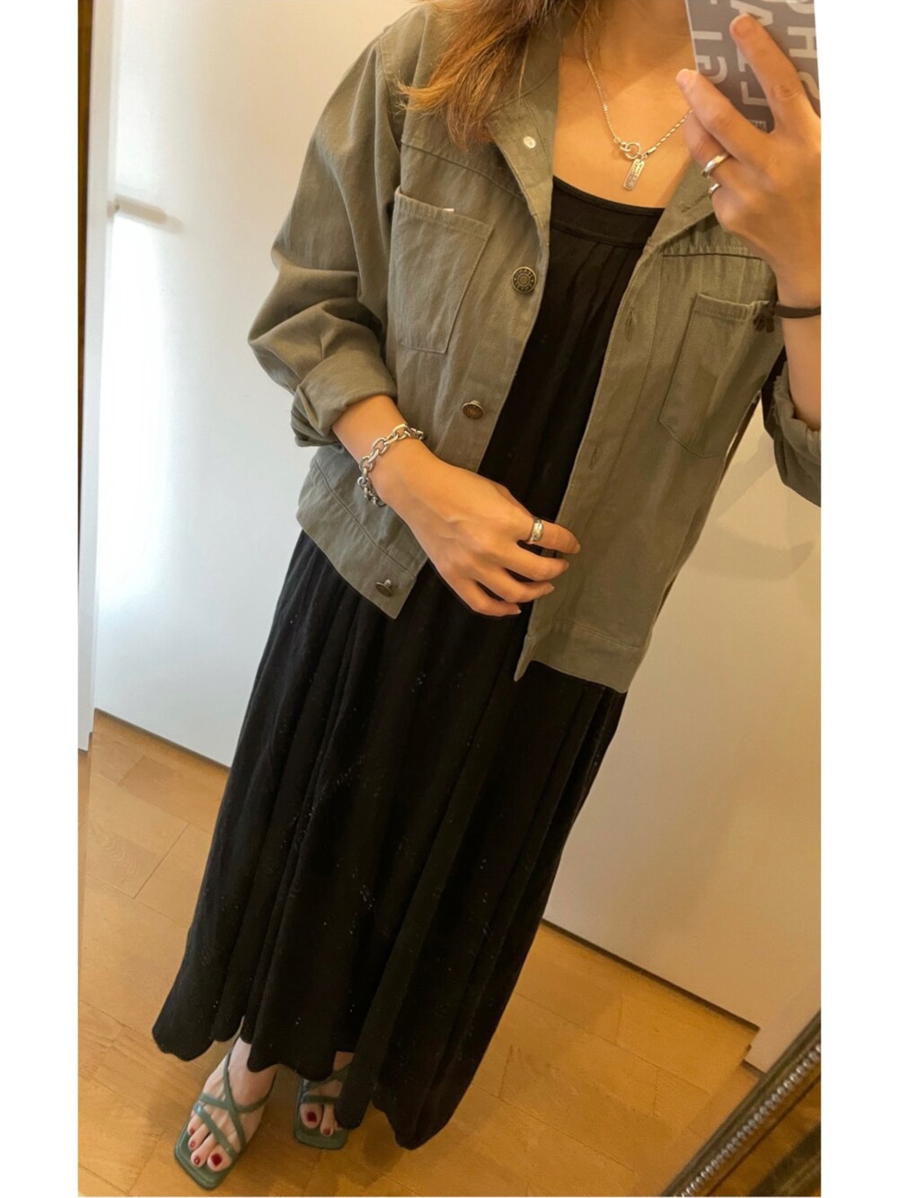「プチプラコーデ」｜「fifthのアイテム（デニムジャケット、グリーン系）」を使った、MKTさん（レディース・151cm）の秋コーディネートの1枚目の写真
