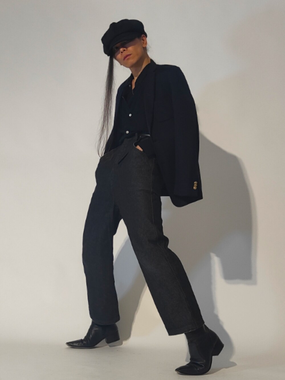 「AMERI、お洒落さんとつながりたい、NOID、comme ca ism、whoop'-de-doo'、classic、simple、coordinate、monotone、fashion、styleinspo、ootd、outfit、whatiwore」｜「NO ID.のアイテム（シャツ/ブラウス、ブラック系）」を使った、Arasashi Kimihiroさん（メンズ・170cm）の冬コーディネートの1枚目の写真