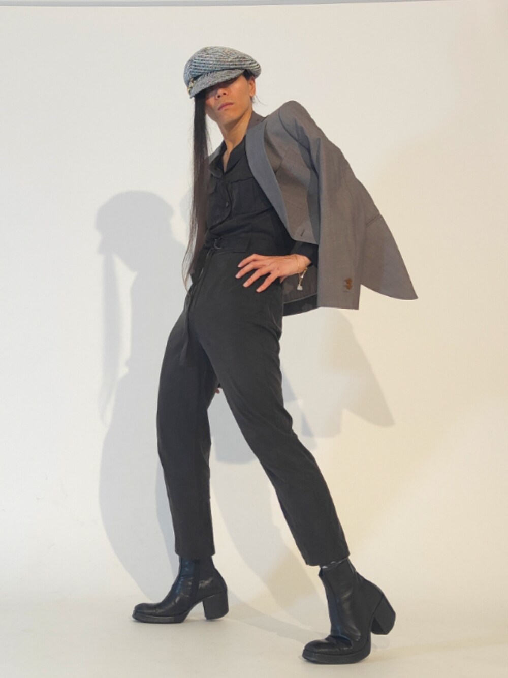 「Vivienne Westwood、maisonspecial、whoop'-de-doo'、CA4LA、新星WEARISTAにエントリー、お洒落さんとつながりたい、monotone、simple、ootd、outfit、whatiwore、styleinspo、classic、fashion」｜「CA4LAのアイテム（キャスケット、グレー系）」を使った、Arasashi Kimihiroさん（メンズ・170cm）の冬コーディネートの1枚目の写真