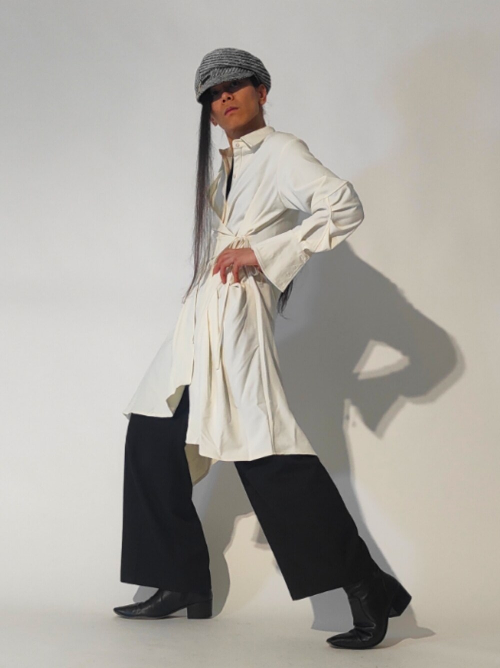 「foufou、whoop'-de-doo'、CA4LA、fashion、mode、classic、coordinate、simple、styleinspo、ootd、outfit、whatiwore、おしゃれさんと繋がりたい」｜「CA4LAのアイテム（キャスケット、グレー系）」を使った、Arasashi Kimihiroさん（メンズ・170cm）の冬コーディネートの1枚目の写真