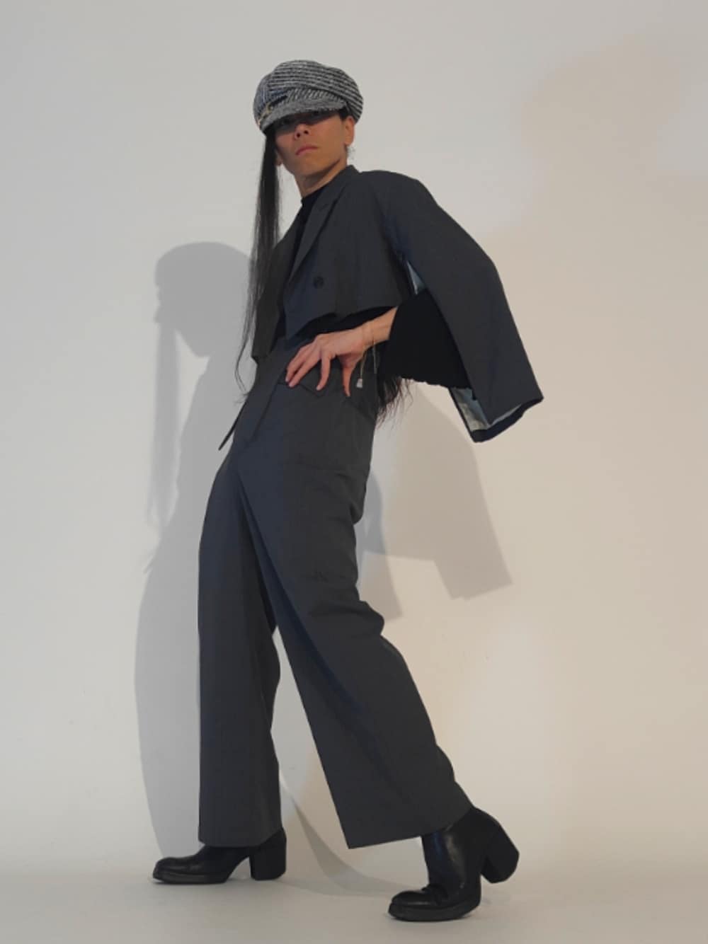 「maisonspecial、moment+、whoop'-de-doo'、CA4LA、simple、coordinate、classic、新星WEARISTAにエントリー、styleinspo、ootd、outfit、whatiwore、お洒落さんとつながりたい」｜「CA4LAのアイテム（キャスケット、グレー系）」を使った、Arasashi Kimihiroさん（メンズ・170cm）の冬コーディネートの1枚目の写真