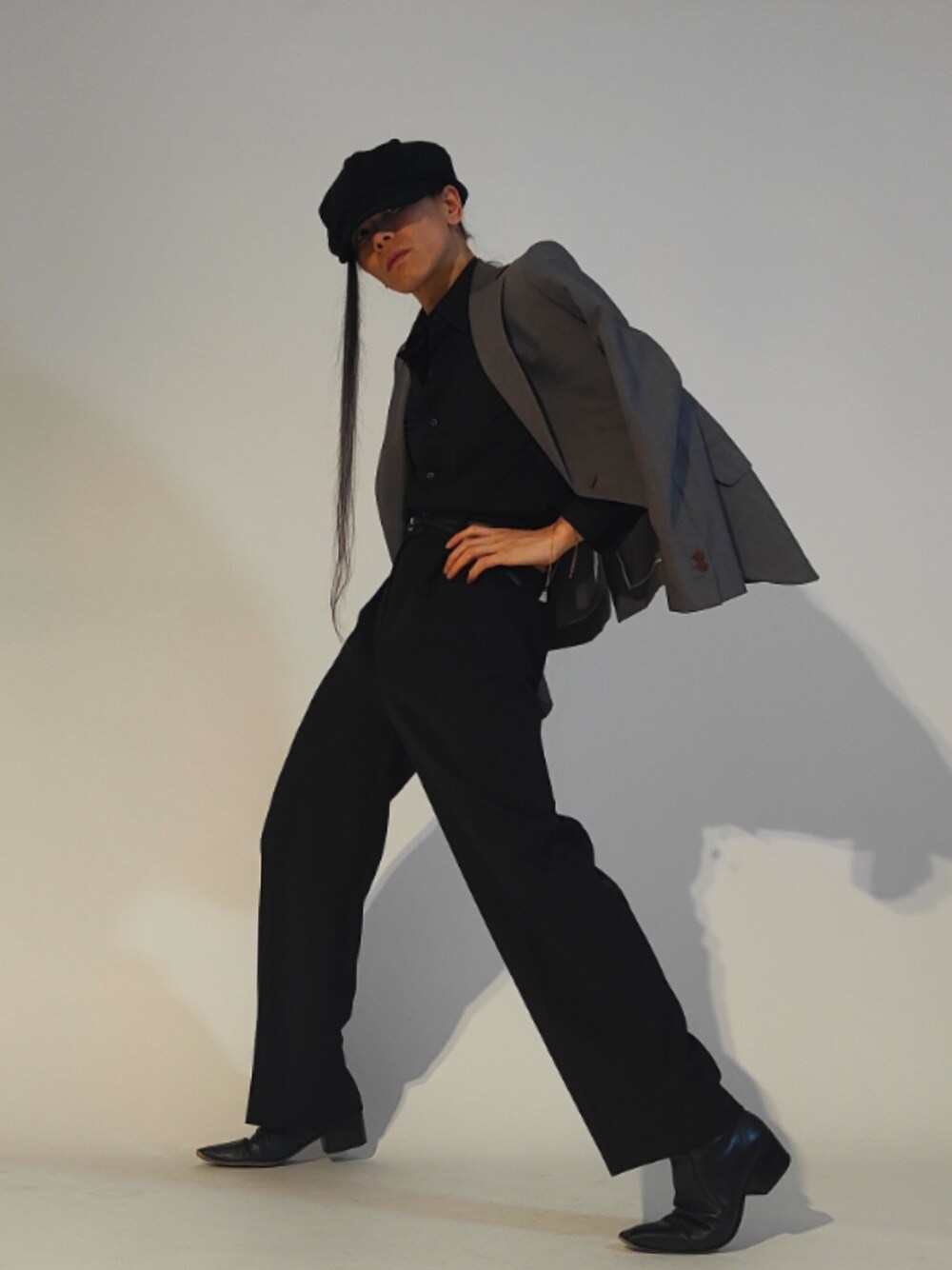 「お洒落さんとつながりたい、Vivienne Westwood、NOID、LVEU.、whoop'-de-doo'、mode、classic、fashion、coordinate、simple、styleinspo、ootd、outfit、whatiwore」｜「Vivienne Westwoodのアイテム（テーラードジャケット、グレー系）」を使った、Arasashi Kimihiroさん（メンズ・170cm）の春コーディネートの1枚目の写真