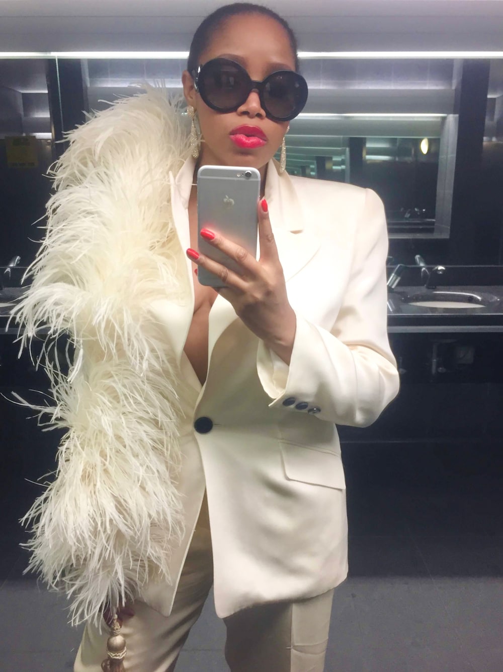 PRADAのテーラードジャケットを使ったレディース人気ファッション