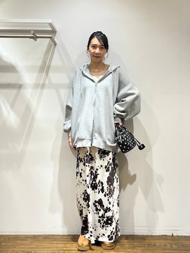 「アイテム（パーカー）」を使った、ちゃんにしさん（レディース・164cm・20代）の秋コーディネート