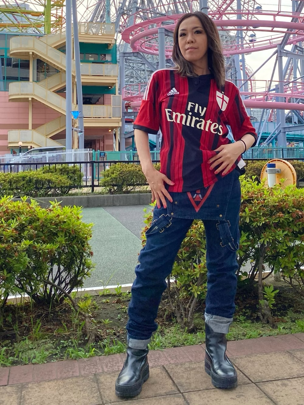 「デニム、ストリート、オーバーオール、サロペット、サッカーユニフォーム、サッカー、acミラン、AC MILAN、asap rocky、ASAP、RIHANNA、Rihanna for puma、fenty、fentyxpuma」｜「adidasのアイテム（トップス、レッド系）」を使った、WODDYFUNKさん（レディース・155cm）の春コーディネートの1枚目の写真