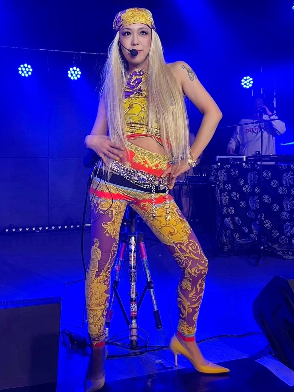 「VERSACE、versace、ヴェルサーチェ、ベルサーチ、ベルサーチェ、セットアップ、2022」｜「VERSACEのアイテム（ヘアアクセサリー、その他）」を使った、WODDYFUNKさん（レディース・155cm）の冬コーディネートの1枚目の写真