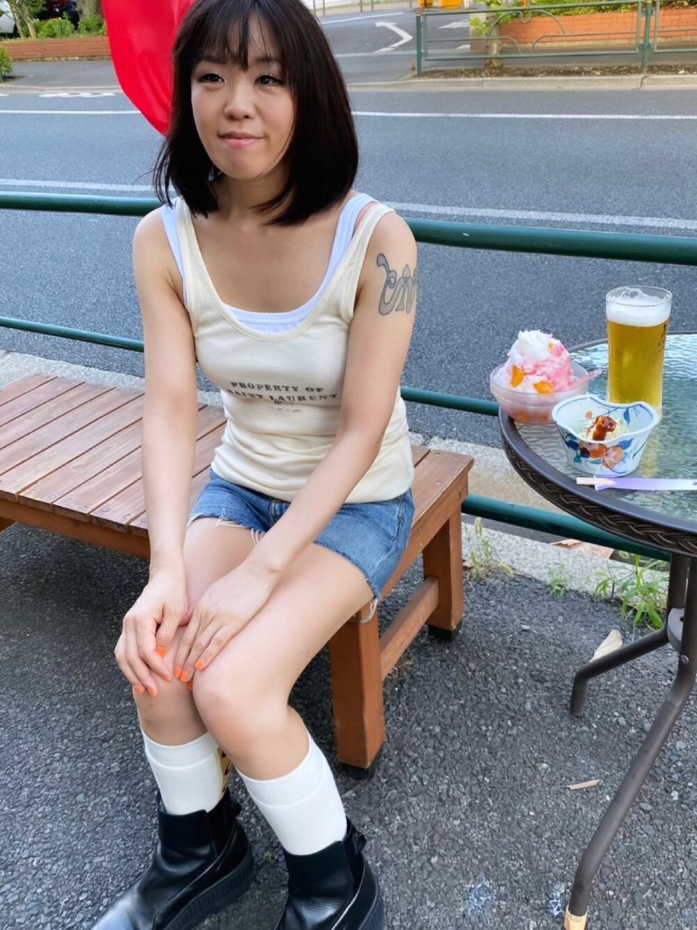 「夏、デニム、タンクトップ、tank top、Saint Laurent、DOLCE&GABBANA、ドルチェ＆ガッバーナ、サンローランパリ、street、streetstyle」｜「Saint LaurentのSAINT LAURENT Logo-print scoop-neck wool tank top（タンクトップ、ホワイト系）」を使った、WODDYFUNKさん（レディース・155cm）の夏コーディネートの1枚目の写真