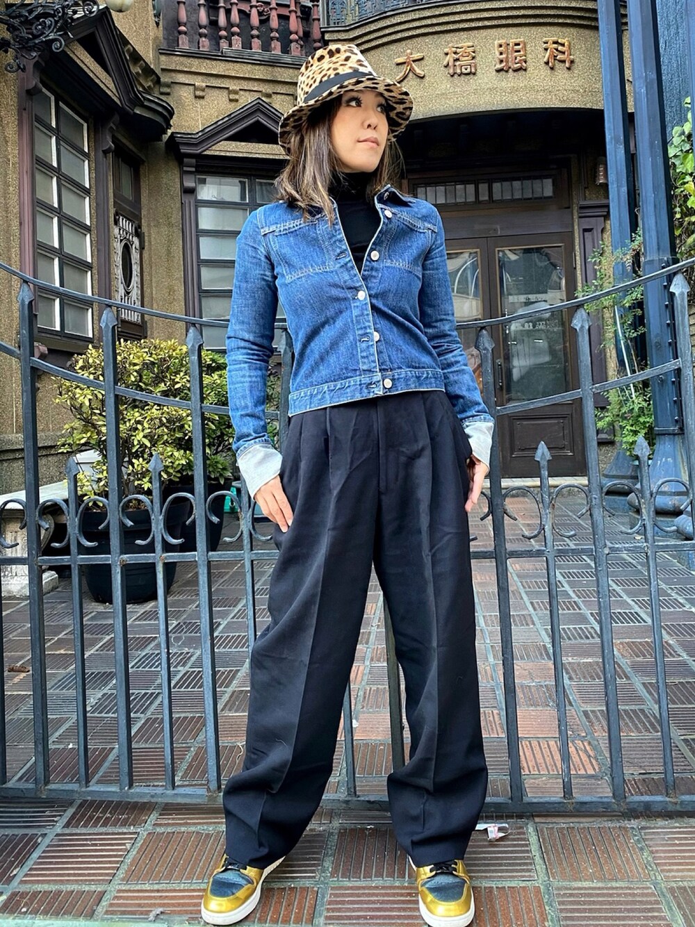 「ヴィンテージ、vintage、GIORGIO ARMANI、HELMUT LANG、AIR JORDAN、DOLCE&GABBANA、アニマル柄、leopard、レオパード、豹柄」｜「DOLCE&GABBANAのアイテム（帽子、イエロー系）」を使った、WODDYFUNKさん（レディース・155cm）の秋コーディネートの1枚目の写真