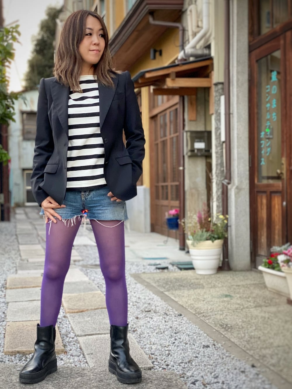 「秋のコーデ、ブーツ、デニムパンツ、ボーダー、サイドゴアブーツ、テーラードジャケット、ドルチェ＆ガッバーナ、DOLCE&GABBANA、Saint Laurent、DORISEVANNOTEN、カラータイツ、マリン」｜「DOLCE&GABBANAのアイテム（ジャケット/アウター、ブラック系）」を使った、WODDYFUNKさん（レディース・155cm）の秋コーディネートの1枚目の写真
