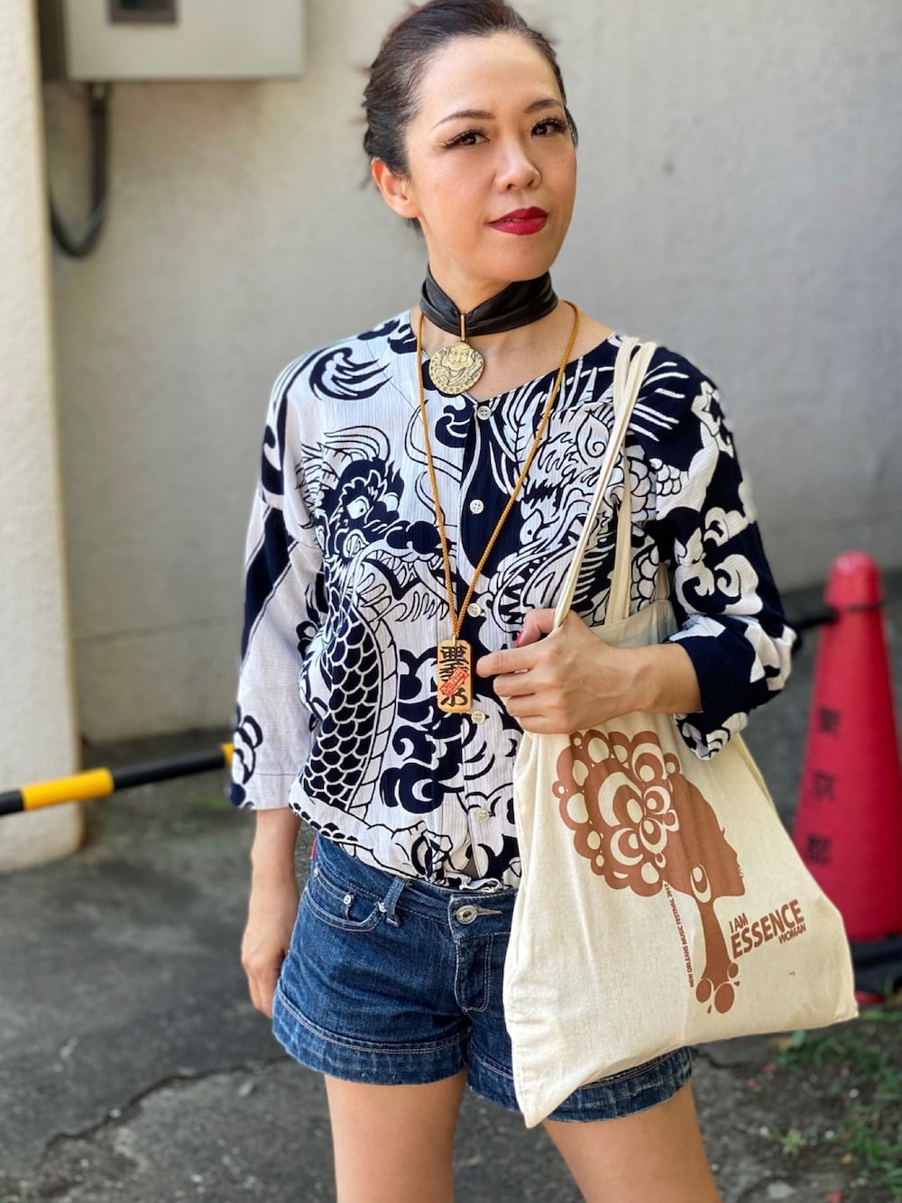 「めうがや、鯉口シャツ、夏コーデ、ootd、ストリートコーデ、ルイヴィトン、LOUIS  VUITTON、歌舞伎町、歌舞伎チョーカー、デニムパンツ、ホットパンツ」｜「TOMMY HILFIGERのアイテム（デニムパンツ、ブルー系）」を使った、WODDYFUNKさん（レディース・155cm）の夏コーディネートの1枚目の写真