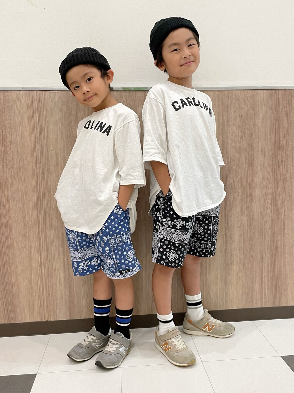 「夏コーデ、UNIQLO、GU、プチプラ、ハーフパンツ、リンクコーデ、兄弟コーディネート、シンプル、着回しコーデ」｜「ALPHA LABELのBIG DROP COLLEGE LOGO T-SHIRT（Tシャツ/カットソー、ホワイト系）」を使った、aoeetoさん（キッズ・120cm）の夏コーディネートの1枚目の写真