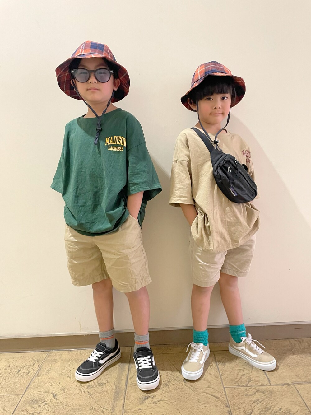「ごきげんウィーク、休日スタイル、キッズファッション、ZOZOKIDSDAY、ハット、ロゴT、ハーフパンツ、兄弟コーディネート、リンクコーデ、女の子コーデ、プチプラ、カジュアル、小学生」｜「THE CASUALのプリントデザイン 半袖 ビッグT キッズ（Tシャツ/カットソー、グリーン系）」を使った、aoeetoさん（キッズ・120cm）の春コーディネートの1枚目の写真