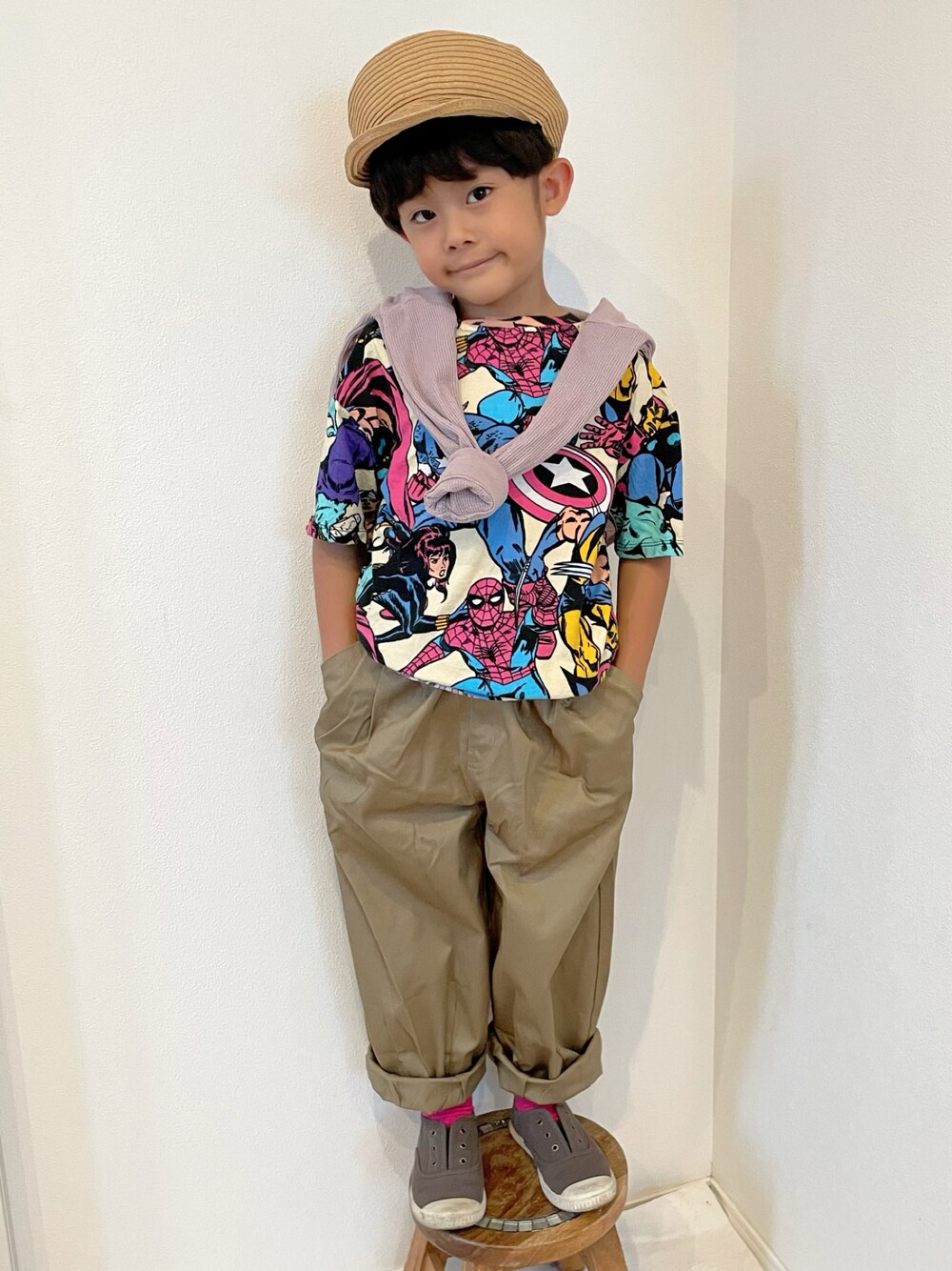 「デビロック、むぎわら帽子、肩掛け、女の子、ヒザデルパンツ、ピンク、キッズファッション、プチプラ、柄Tシャツ、スリッポン」｜「H&Mのアイテム（トップス、その他）」を使った、aoeetoさん（キッズ・120cm）の夏コーディネートの1枚目の写真