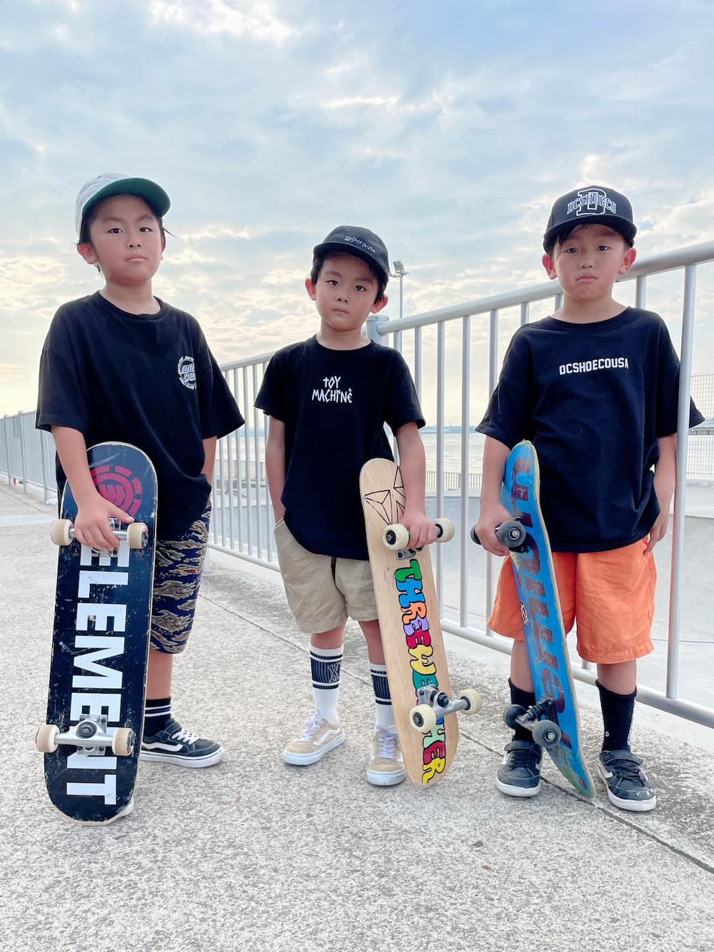 「男の子コーデ、ハーフパンツ、ストリート、スケータースタイル、スニーカーコーデ、カジュアル、オーバーサイズ、スケーター、ラクチンコーデ、キッズコーデ」｜「THRASHERのGONZ 2TONE YOUTH 6P CAP/スラッシャーキッズ帽子(キャップ）（キャップ、ホワイト系）」を使った、aoeetoさん（キッズ・120cm）の夏コーディネートの1枚目の写真