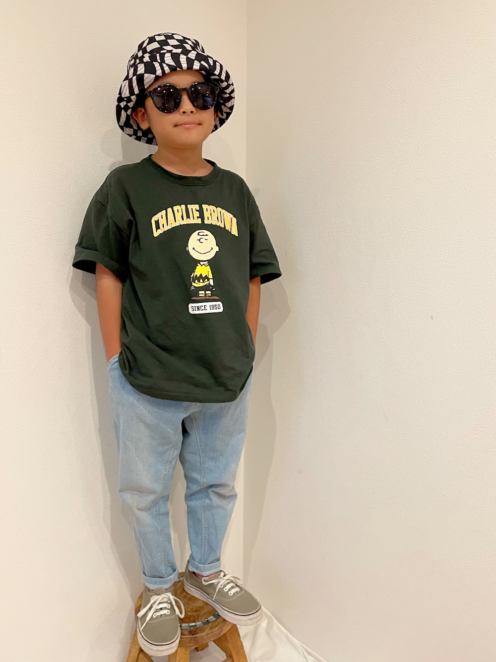 「キッズコーデ、カジュアル、ストリート、夏だ！Tシャツ着よう！、夏コーデ、ハット、プチプラ、デニム、バンズ、スニーカー、チェック、プリントT」｜「H&Mのアイテム（帽子、ブラック系）」を使った、aoeetoさん（キッズ・120cm）の夏コーディネートの1枚目の写真