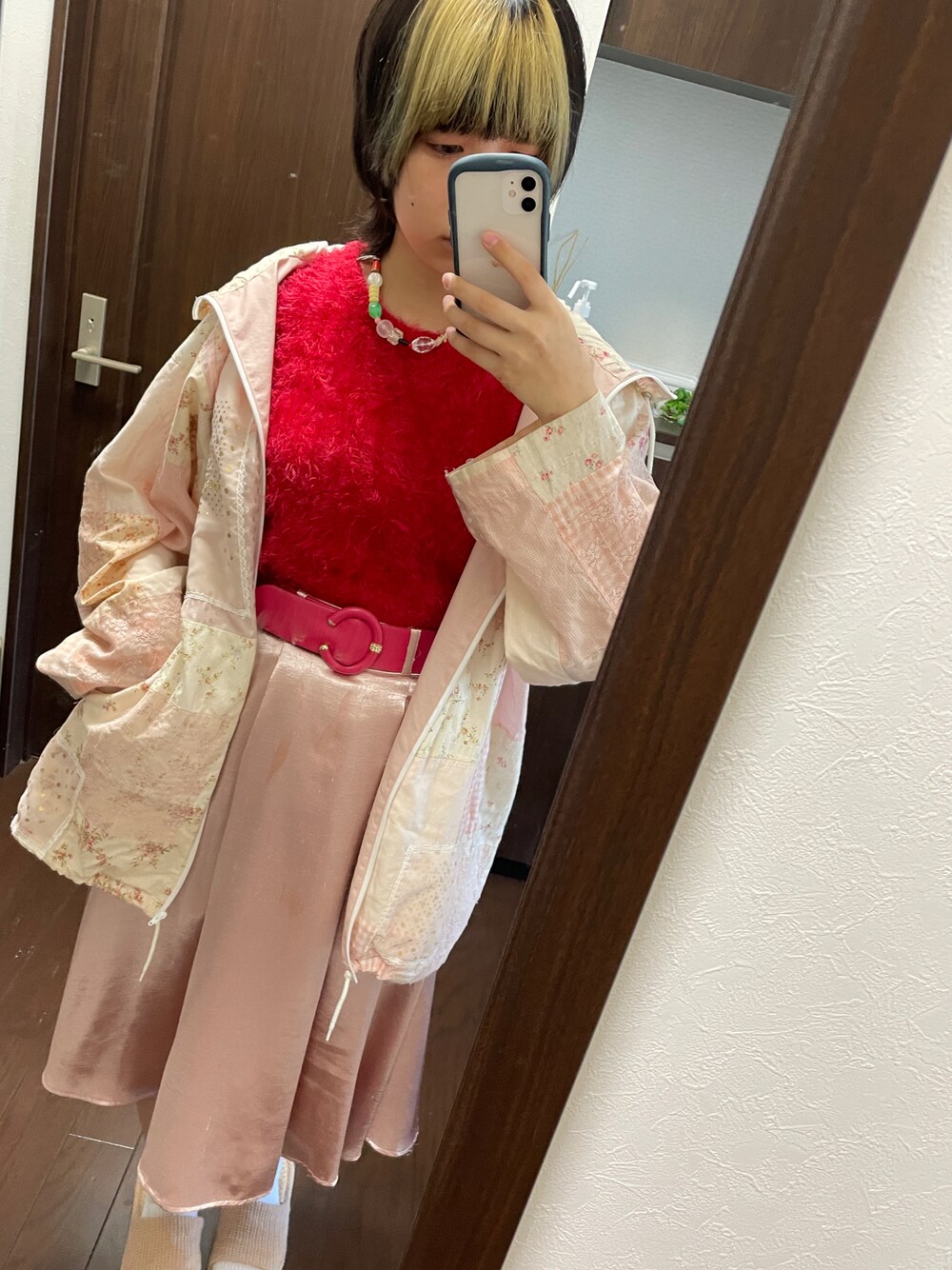 「秋のコーデ、秋服、今日のコーデ、着回しコーデ、低身長、いいね、save、フォローお願いします🤑、ニット/セーター、ファー、ピンク、jouetie、古着、Lily Brown、ネックレス重ね付け、もこもこ、ベルト」｜「LILY BROWNのアイテム（スカート、ピンク系）」を使った、だえん　相互しますさん（レディース・153cm）の秋コーディネートの1枚目の写真
