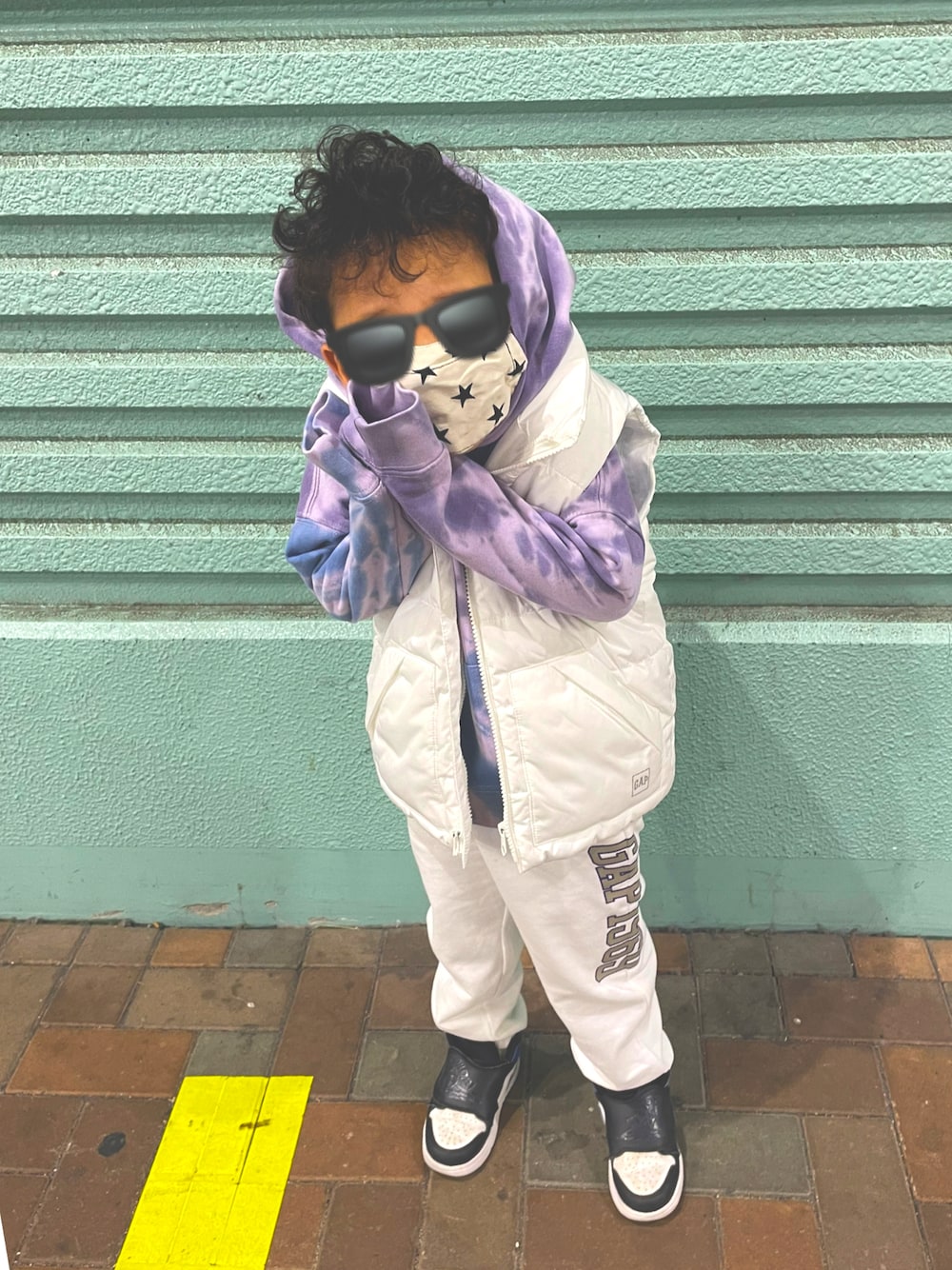 「男の子、5歳、GAP、ナイキ」｜「GAPのタイダイ プルオーバー パーカー (幼児・ユニセックス)（パーカー、パープル系）」を使った、M;mamaさん（キッズ・110cm）の冬コーディネートの1枚目の写真