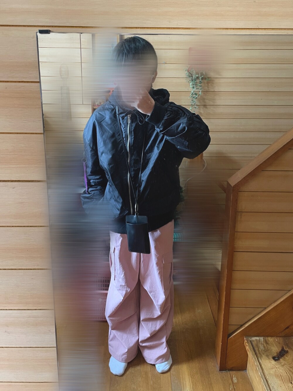 「MA-1、フーディー、今日のコーデ、レディース男子、モード、BUBBLES、nylonjapan」｜「WEGOのWEGO/イージーパラシュートカーゴパンツ（カーゴパンツ、ピンク系）」を使った、rakuru さん（骨格ナチュラル・メンズ・163cm）の春コーディネートの1枚目の写真