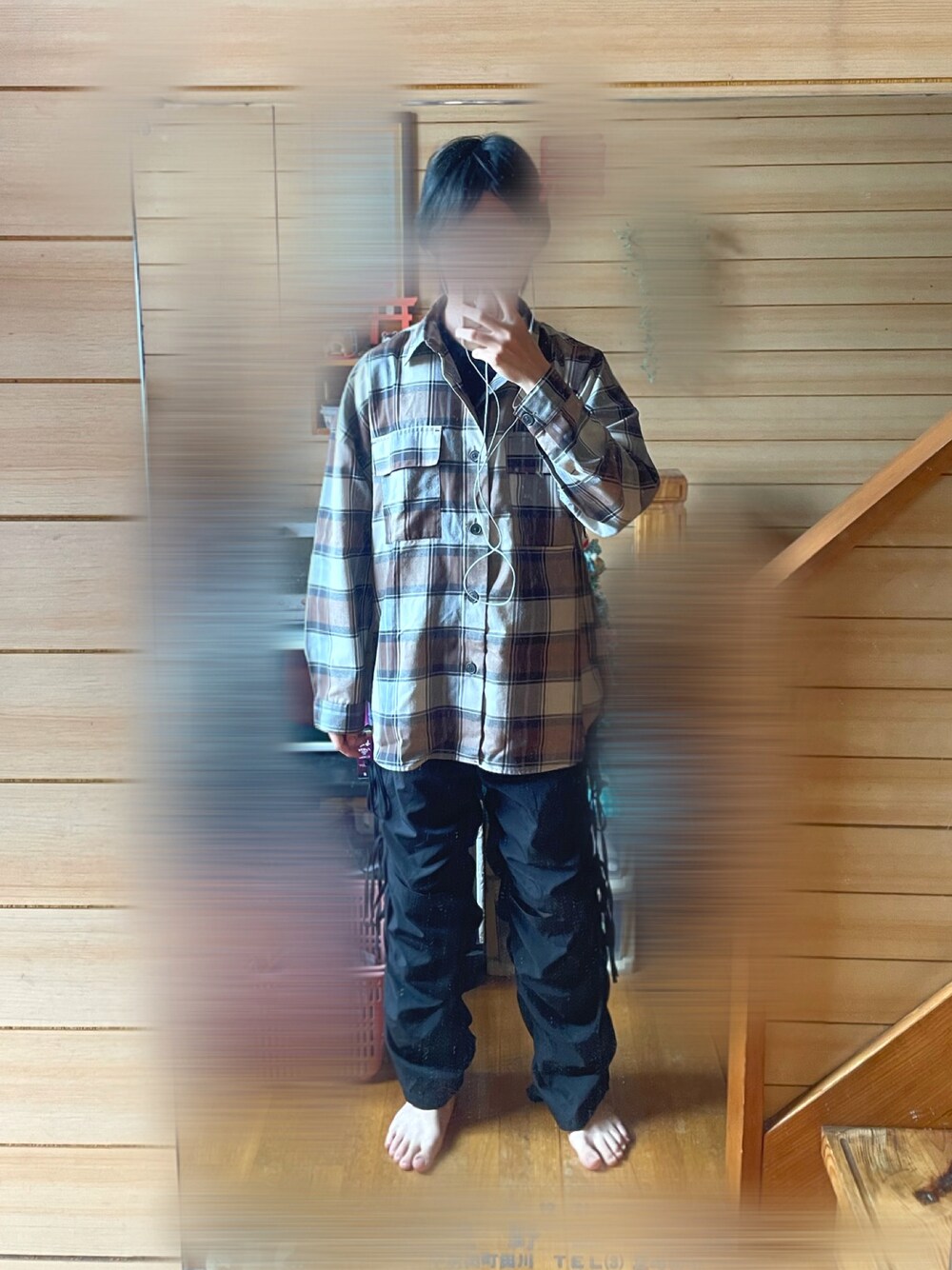 「モード、春コーデ、ブラウン、チェックシャツ、パラシュートパンツ」｜「Right-onのアイテム（シャツ/ブラウス、ベージュ系）」を使った、rakuru さん（骨格ナチュラル・メンズ・163cm）の春コーディネートの1枚目の写真