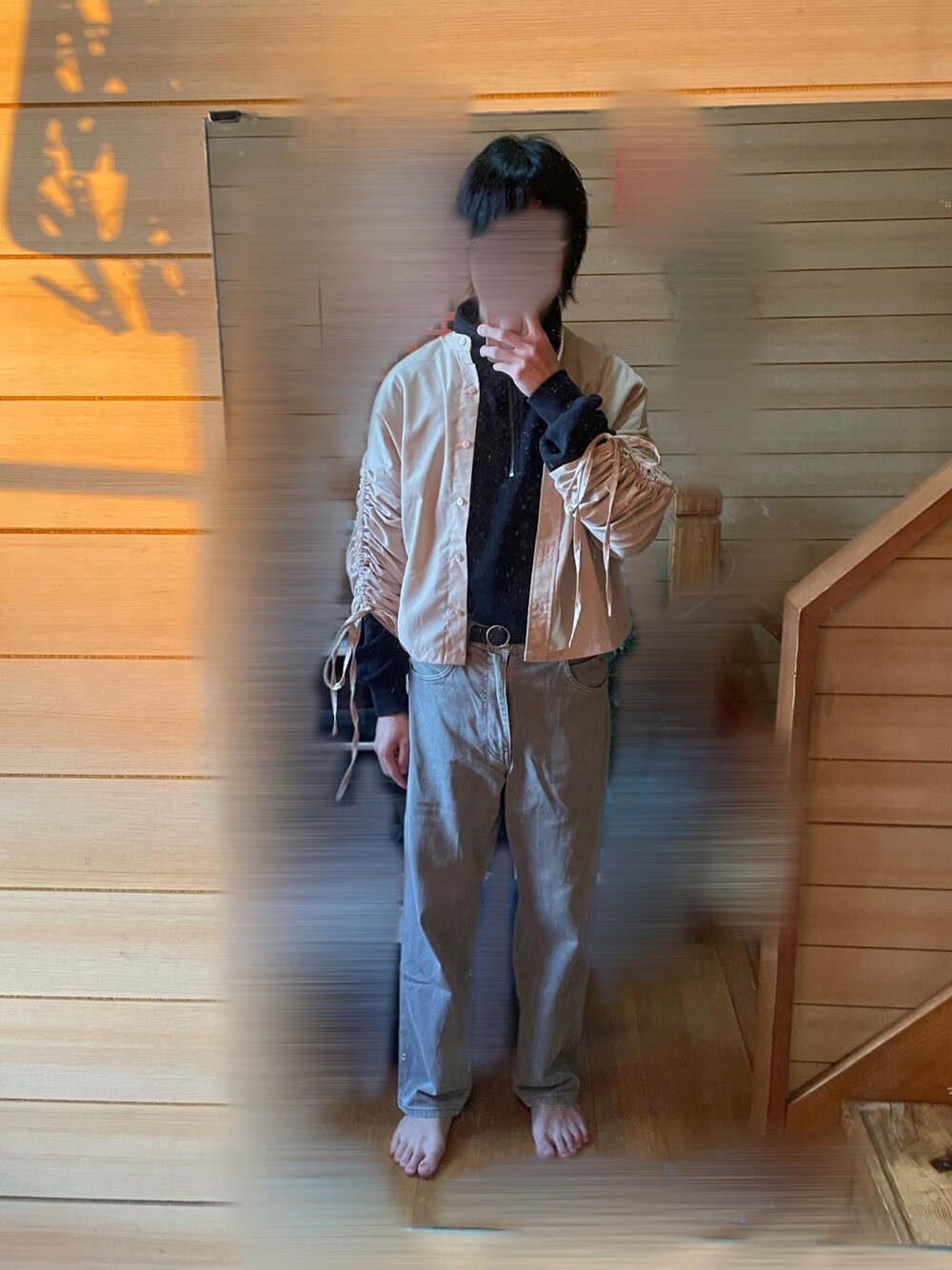 「モード、秋コーデ、アイドル、デニム、ハーフジップ、韓国ファッション」｜「apres jour clairの【apres jour clair】ドロストスリーブバンドカラーシャツ【ZOZOTOWN限定アイテム】（シャツ/ブラウス、ベージュ系）」を使った、rakuru さん（骨格ナチュラル・メンズ・163cm）の秋コーディネートの1枚目の写真