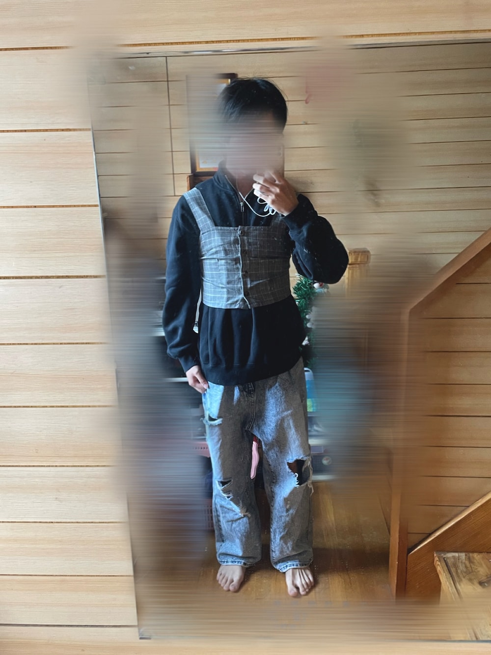 「モード、ダメージデニムパンツ、ビスチェ、ビスチェ×デニム、プルオーバー、春コーデ」｜「WEGOのアイテム（その他トップス、その他）」を使った、rakuru さん（骨格ナチュラル・メンズ・163cm）の春コーディネートの1枚目の写真